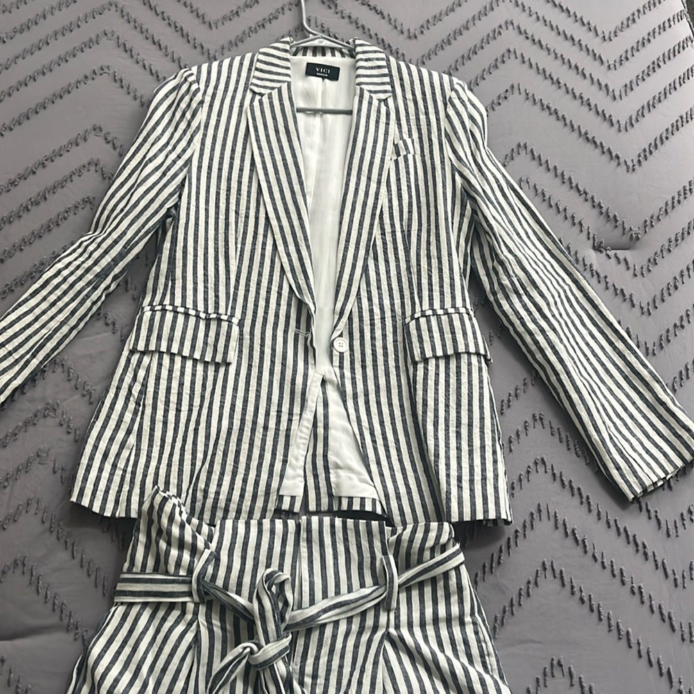 Vici Set. Striped. Navy and White. Medium